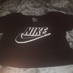 Crop nike tee
